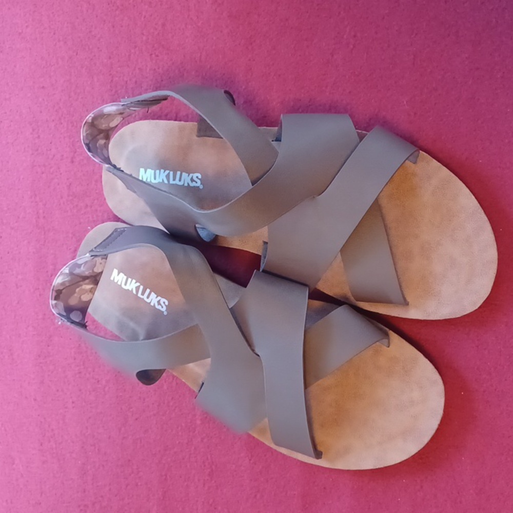 Mukluks sandals women's size 9, gray
